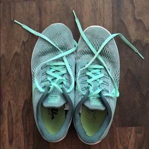 Women’s Nike Tennis Shoes